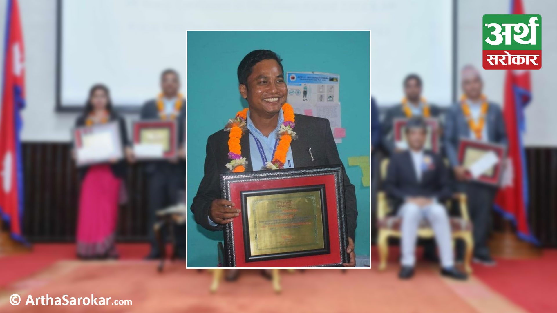 ‘उत्कृष्ट शिक्षक पुरष्कार’बाट धनगढीका जीत बहादुर सम्मानित